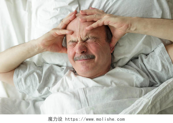 一位老人不能入睡的巨响和头痛头晕